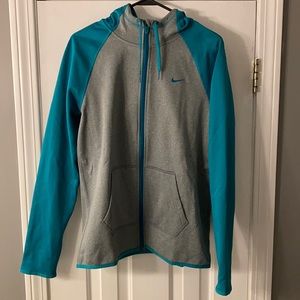 Blue and gray Nike Therma-Fit sweatshirt